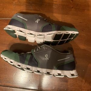 On Cloud shoes 10.5